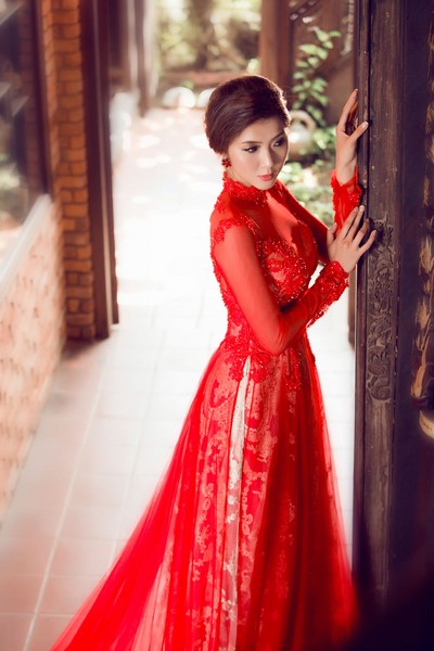 Ngọc Quyên trở lại với vẻ đẹp đằm thắm hơn sau khoảng thời gian tạm vắng bóng showbiz làm tròn trách nhiệm của một người phụ nữ đảm đang trong tổ ấm nhỏ của mình.