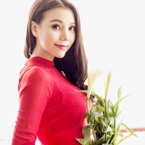 &Aacute; hậu Tr&agrave; Ngọc Hằng