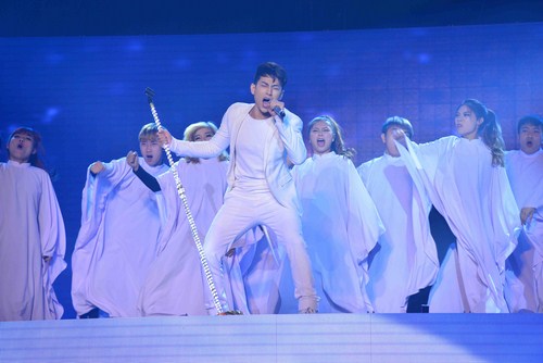 trưởng nh&oacute;m 365 &ndash; Isaac tiếp tục bản lĩnh với ca kh&uacute;c Earth song khi thể hiện giọng h&aacute;t live được đ&aacute;nh gi&aacute; cao