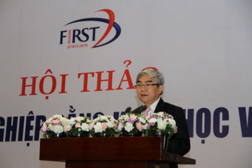 TS Nguyễn Qu&acirc;n - Bộ trưởng Bộ KH&CN ph&aacute;t biểu tại buổi hội thảo.