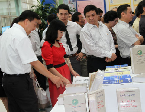 Buổi triển l&atilde;m đ&oacute;n nhận được nhiều sự quan t&acirc;m từ ph&iacute;a kh&aacute;ch mời.