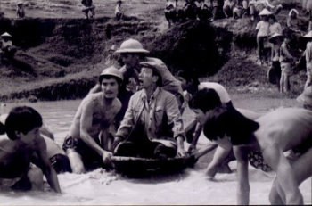 Thường xuyên đóng vai lão nông, đôi khi Trịnh Thịnh cũng vào vai cán bộ. Trong phim Dịch Cười, ông trở thành giám đốc Trí nghiêm khắc và trách nhiệm nhưng vẫn hài hướcVới gương mặt và dáng đậm chất nhà quê, ông luôn được các đạo diễn tìm đến cho những bộ phim mang đậm dấu ấn của nông thôn Việt Nam.