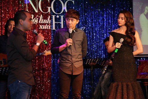Với vai trò là giám đốc đốc âm nhạc trong album Mối tình xưa, nhạc sĩ Đức Trí cũng tham gia đêm nhạc của tình cũ.