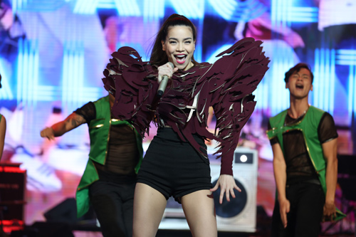 Hồ Ngọc Hà đã đốt nóng sân khấu Bài hát yêu thích với ca khúc “Dacne all night”