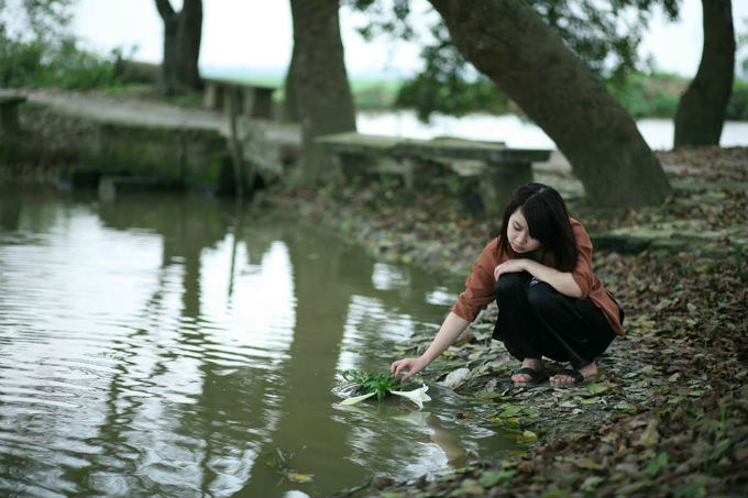 Bên dòng sông quê hương.