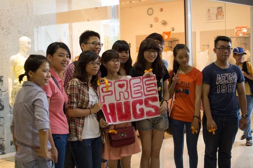 Ng&agrave;y Hội &Ocirc;m Quốc Tế, mong muốn mỗi ch&uacute;ng ta c&oacute; thể thoải m&aacute;i thể hiện t&igrave;nh y&ecirc;u thương, lan toả niềm vui v&agrave; tiếp 