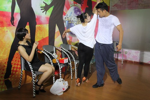Bước nhảy ho&agrave;n vũ cạnh tranh với d&agrave;n diễn vi&ecirc;n đẹp như tranh của &ldquo;Vừa đi vừa kh&oacute;c&rdquo;
