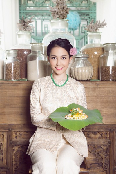 Linh Nga đằm thắm nhưng không kém phần trẻ trung xuất hiện trong bộ ảnh vừa được thực hiện