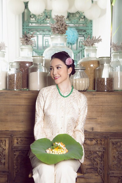 Vẻ đẹp mặn mà khó cưỡng của gái một con Linh Nga