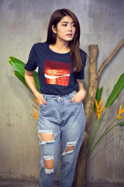 Nghịch ngợm, cá tính với quần bò rách