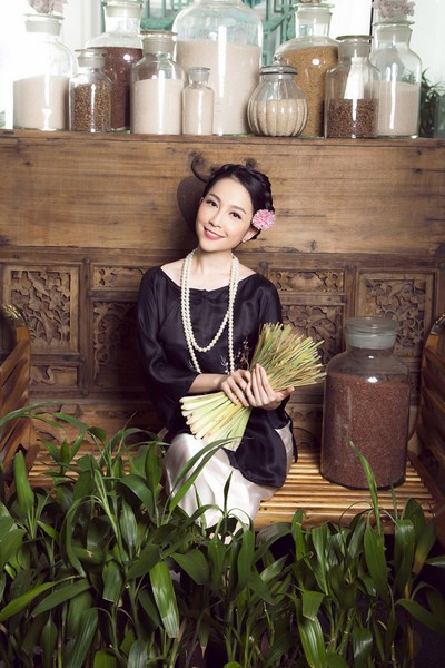Đẹp thuần khiết trong chiếc áo dài mang phong cách cổ điển
