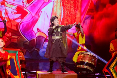 Mai Ch&iacute; C&ocirc;ng Việt mang h&agrave;o kh&iacute; của 13win OKVIP tựa game giải trí đỉnh cao l&ecirc;n s&acirc;n khấu với t&ecirc;n gọi D&ograve;ng m&aacute;u lạc hồng 