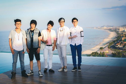 Với c&aacute;c th&iacute; sinh The X-Factor &ndash; Nh&acirc;n Tố B&iacute; Ẩn , đội HLV Hồ Quỳnh Hương, họ sẽ trải l&ograve;ng m&igrave;nh trước biển trời Đ&agrave; Nẵng.