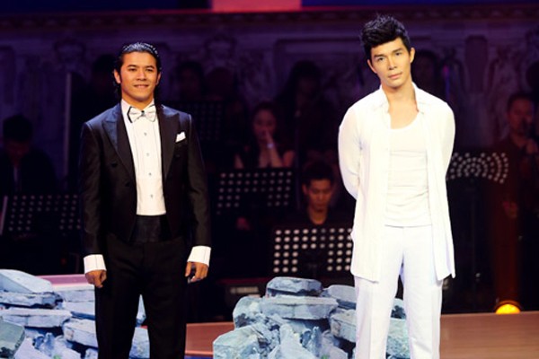 Nathan Lee v&agrave; Kasim Ho&agrave;ng Vũ trong chương tr&igrave;nh Chinh phục đỉnh cao. 