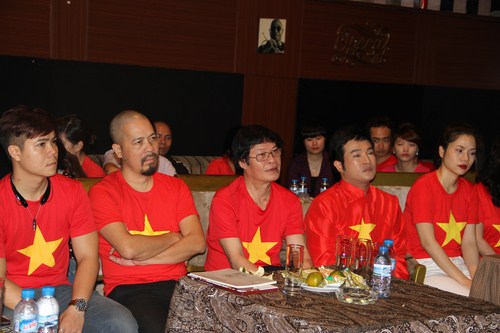 C&aacute;c nghệ sỹ, c&aacute;c nh&agrave; b&aacute;o đặc biệt l&agrave; sự c&oacute; mặt của Trung tướng, nh&agrave; b&aacute;o, nhạc sĩ Hữu Ước. 