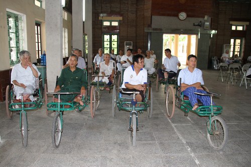 Đằng sau những nỗi đau thể x&aacute;c lu&ocirc;n l&agrave; những nụ cười lạc quan, y&ecirc;u đời
