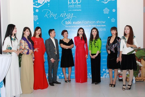 Tự nhận m&igrave;nh l&agrave; một người rất kĩ t&iacute;nh nhưng Hoa hậu Camay Ng&ocirc; Thu Trang lại tỏ ra ho&agrave;n to&agrave;n tin tưởng khi lựa chọn trang phục của NTK Ho&agrave;i Nam