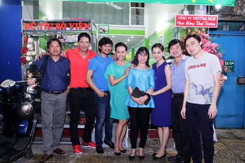 B&igrave;nh Minh đ&atilde; khiến kh&aacute;n giả h&acirc;m mộ bất ngờ khi ch&iacute;nh thức khai trương qu&aacute;n ăn Hủ tiếu b&ograve; vi&ecirc;n ch&uacute; Tư gi&agrave;