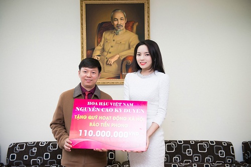 Kỳ Duyên Kỳ Duyên và gia đình cũng đã quyết định sẽ trích thêm 50 triệu đồng để đóng góp vào quỹ từ thiện xã hội của báo Tiền Phong