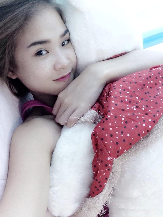 Khởi My không thích la cà nơi quán xá hay đi bar... Sau giờ diễn, cô thường 