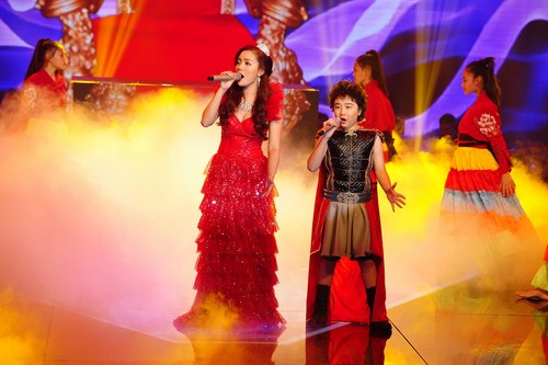 Ho&agrave;ng Anh lần đầu ti&ecirc;n thử sức với d&ograve;ng nhạc kịch Opera khi đứng chung s&acirc;n khấu với ca sĩ Ngọc Anh