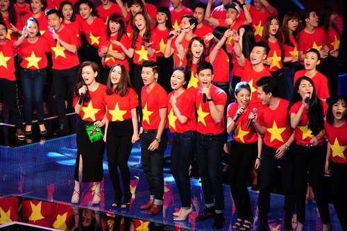 Gần 100 văn nghệ sĩ như: Lam Trường, Cẩm Ly, Hồ Ngọc Hà, Hương Tràm, Thu Thủy, Yến Trang, Nguyên Vũ, Ngọc Anh, Hoàng Tôn, Minh Thư, Lan Khuê, Ngọc Tình, Ốc Thanh Vân…