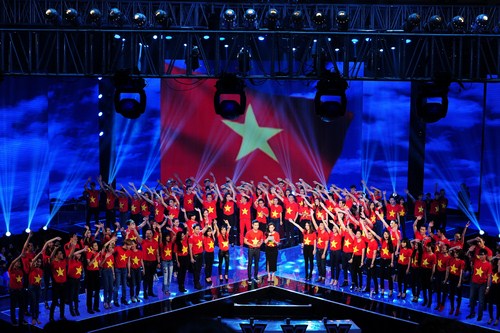 Khi những giai điệu hào hùng của ca khúc vang lên đầy tự hào, đó như là lời tri ân sâu sắc của chương trình cũng như các nghệ sĩ hướng về ngày 27/7. 