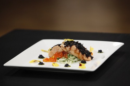 M&oacute;n ăn Confit c&aacute; hồi được nấu bởi Ngọc &Aacute;