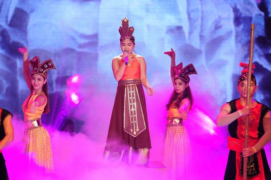 C&ocirc; b&eacute; gốc nh&agrave; n&ocirc;ng Thiện Nh&acirc;n đ&atilde; kh&ocirc;ng &iacute;t lần khiến kh&aacute;n giả h&acirc;m mộ nổi da g&agrave; với phần tr&igrave;nh diễn qu&aacute; ngọt của m&igrave;nh