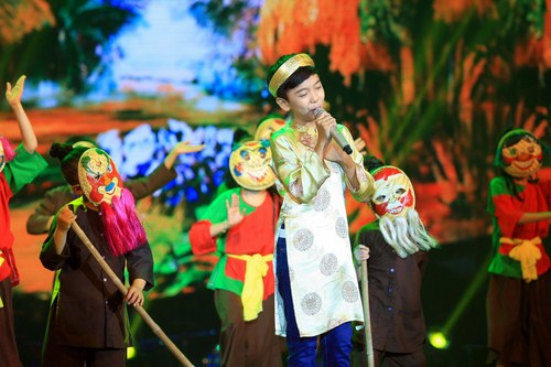 Tiết mục mở m&agrave;n chương tr&igrave;nh của anh S&aacute;u Đo&agrave;n Minh T&agrave;