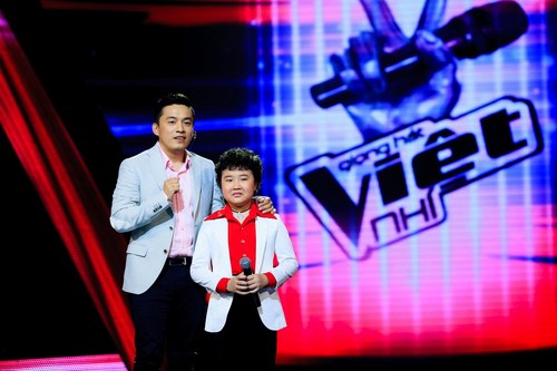 Huấn luyện vi&ecirc;n ngạc nhi&ecirc;n bởi năng khiếu nhảy dancesport của Ho&agrave;ng Anh tr&ecirc;n s&acirc;n khấu Giọng h&aacute;t Việt Nh&iacute;