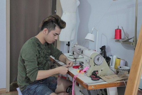 L&yacute; Gi&aacute;m Tiền quyết định mang sự cổ k&iacute;nh c&ugrave;ng với nhịp sống hối hả của những c&ocirc;ng d&acirc;n Ph&aacute;p v&agrave;o bộ sưu tập của m&igrave;nh