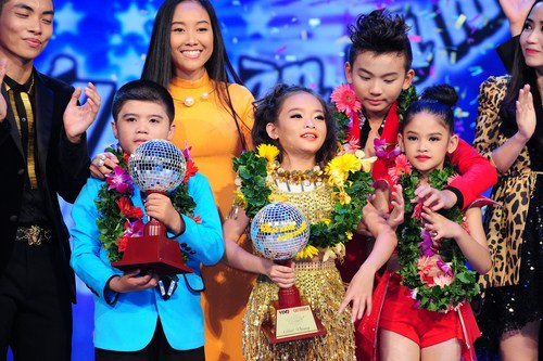 Giải qu&aacute;n qu&acirc;n m&ugrave;a giải đầu ti&ecirc;n đ&atilde; thuộc về c&ocirc; b&eacute; t&agrave;i năng Linh Hoa đến từ đội gi&aacute;m khảo Đoan Trang v&agrave; bi&ecirc;n đạo Phan Hiển