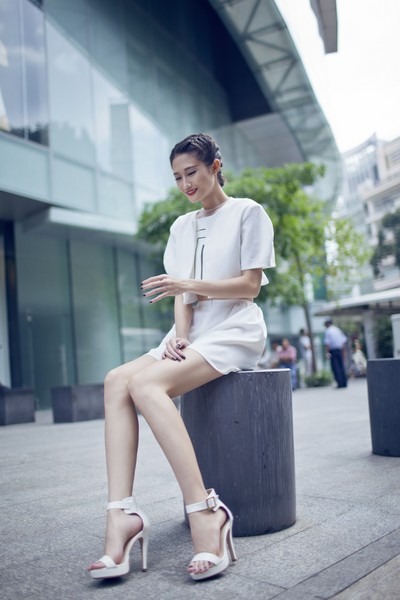 Tín đồ thời trang bất ngờ với hình ảnh nữ tính, nhẹ nhàng và quyến rũ của Kha Mỹ Vân trong bộ sưu tập vừa mới ra mắt của nhà thiết kế Minh Công