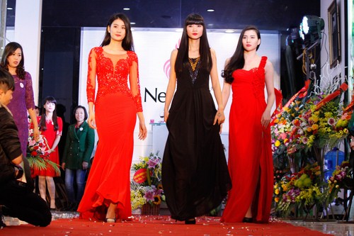 Cựu siêu mẫu Hạ Vy còn được biết đến với vai trò là “bà bầu” của Á hậu 1 Huyền My vừa đăng quang ngày 6/12