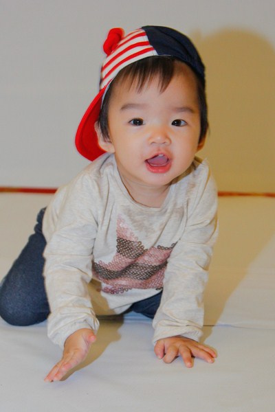 Trong giờ nghỉ của chương trình, với sự nghịch ngợm và đáng yêu của mình cô bé đã thu hút sự quan tâm của tất cả các ống kính phóng viên và các nhiếp ảnh gia.