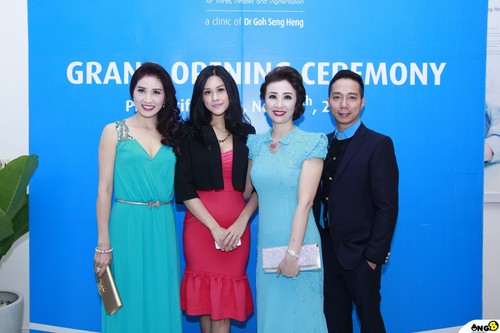 Sắp chạm ngưỡng tuổi 50 nhưng người đẹp Vũ Th&uacute;y Nga vẫn nổi bật v&agrave; tự tin b&ecirc;n cạnh nữ ho&agrave;ng trang sức L&ocirc; Hương Tr&acirc;m, hoa hậu Camay Ng&ocirc; Thu Trang