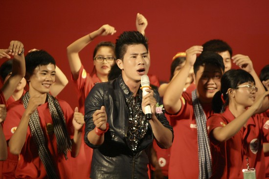L&ecirc; Minh Trung c&ograve;n l&agrave; đại sứ của chương tr&igrave;nh thiện nguyện H&agrave;nh tr&igrave;nh đỏ