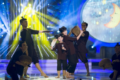 một Gia Huy h&oacute;a th&acirc;n th&agrave;nh T&oacute;c ti&ecirc;n trong vai Ch&uacute; Cuội với B&agrave;i h&aacute;t &ocirc;ng trăng xuống chơi