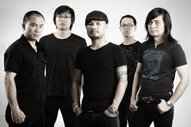 Bức Tường tr&igrave;nh diễn &lsquo;Mắt đen&rsquo; x&ocirc;ng đất B&agrave;i h&aacute;t y&ecirc;u th&iacute;ch 2015