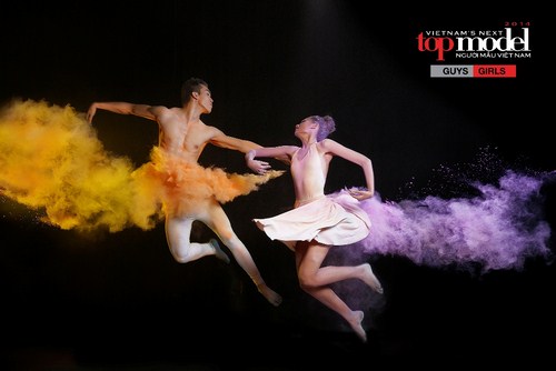 model Tuy nhiên, sự nhiệt huyết của cặp đôi Quỳnh Châu và Đăng Khánh, sự liến kết cảm xúc vô cùng tốt của cặp đôi Đức Anh và Tiêu Linh đã khiến giám khảo Nam Trung và Adam Williams vô cùng thích thú.