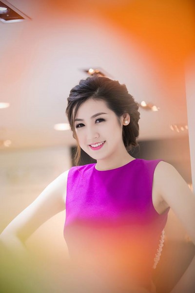 Á hậu Dương Tú Anh