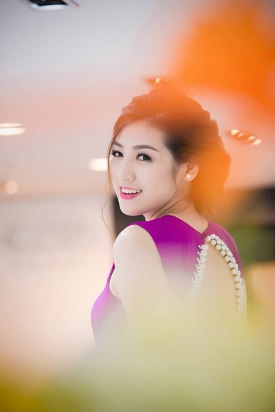 Á hậu Dương Tú Anh