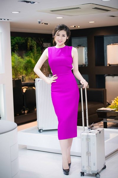 Trang phục màu tím làm làn da trắng nổi bật của Tú Anh Trang phục màu tím làm làn da trắng nổi bật của Tú Anh