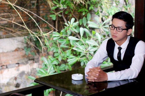Chàng ca sỹ điển trai hóa thân công tử đa tình