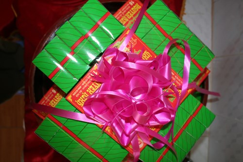 B&aacute;nh cốm trở th&agrave;nh s&iacute;nh lễ đặc trưng của ng&agrave;y vu quy. Ảnh minh họa