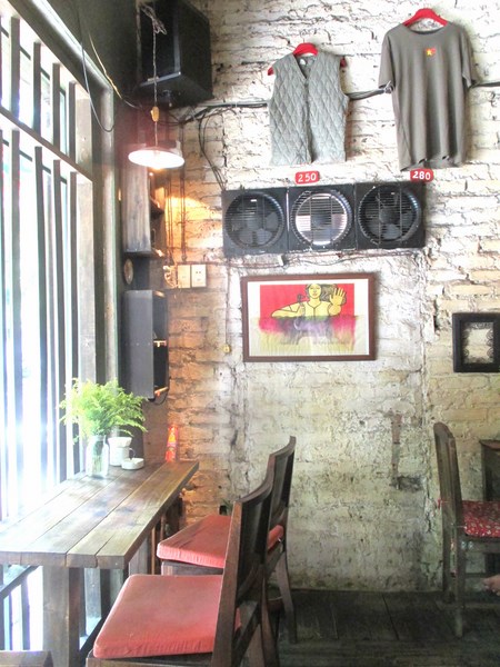 Cafe Cộng t&aacute;i hiện hồi ức về chiến tranh