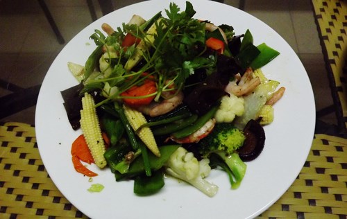 Hải sản x&agrave;o rau