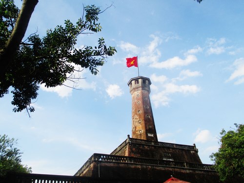 Cột cờ H&agrave; Nội trong cụm di t&iacute;ch Ho&agrave;ng th&agrave;nh Thăng Long