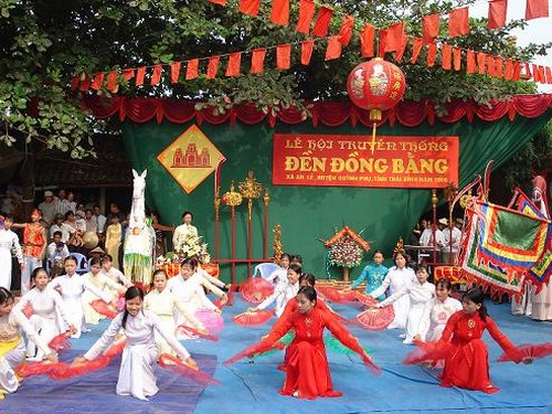 Hội đền Đồng Bằng (Th&aacute;i B&igrave;nh). Ảnh minh họa